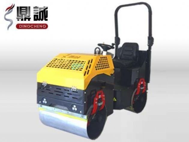 點(diǎn)擊查看詳細(xì)信息<br>標(biāo)題：1噸全液壓振動(dòng)壓路機(jī) 閱讀次數(shù)：14980